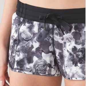 Lululemon Hotty Hot Short 2.5